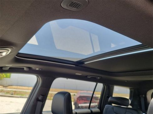 New 2025 Jeep Grand Cherokee L Limited w/ Luxury Tech Group II image 31