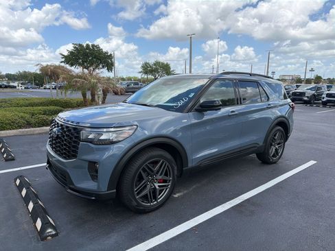 Used 2025 Ford Explorer ST-Line w/ Premium Package image 14