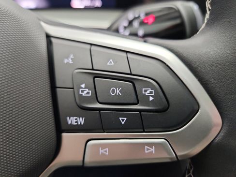 New 2025 Volkswagen Tiguan SE image 14