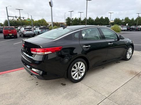 Used 2018 Kia Optima EX w/ Premium Package FWD image 4