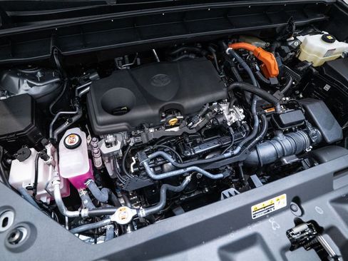 Certified 2025 Toyota Highlander XLE image 39