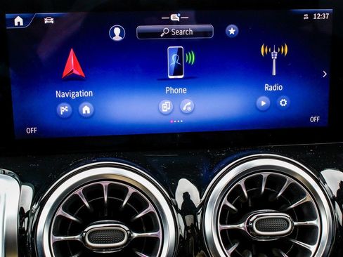 Used 2024 Mercedes-Benz GLB 250 4MATIC w/ Driver Assistance Package image 22