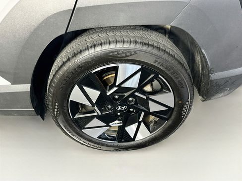 Used 2025 Hyundai Kona SEL FWD image 11