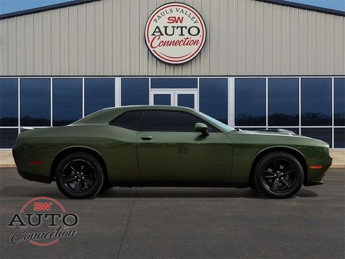 Used 2019 Dodge Challenger SXT image 8