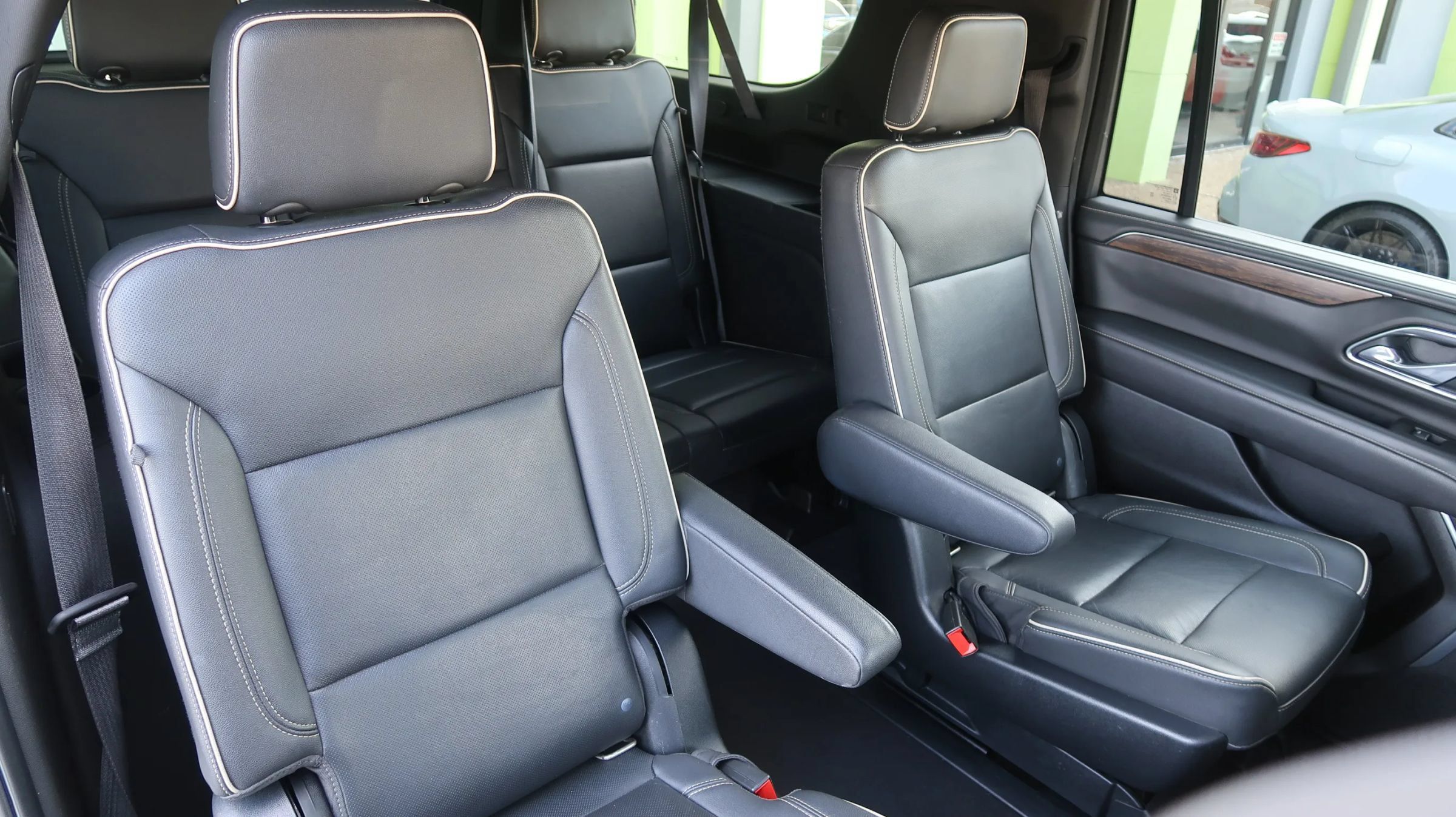 Used 2021 Chevrolet Suburban Premier w/ Premium Package RWD image 24