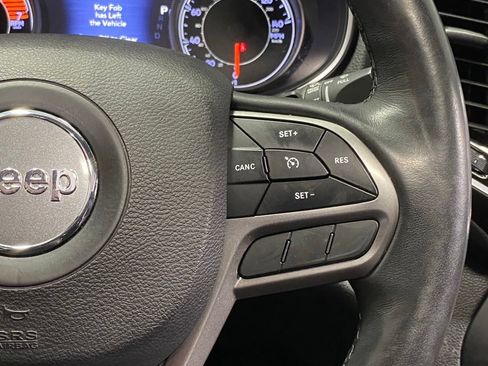 Used 2019 Jeep Cherokee Limited AWD/4WD image 34