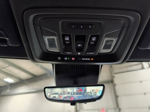 Used 2024 GMC Sierra 2500 AT4X image 12