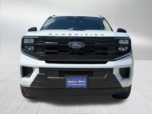 Used 2025 Ford Expedition Active RWD image 2