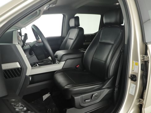 Used 2017 Ford F250 Lariat w/ Chrome Package image 16