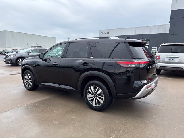 Used 2025 Nissan Pathfinder SL AWD/4WD image 4