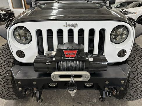 Used 2014 Jeep Wrangler Unlimited Rubicon w/ Max Tow Package AWD/4WD image 9