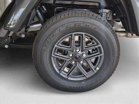 New 2025 Jeep Gladiator Sport image 9