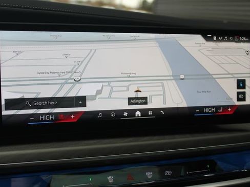 Used 2025 BMW i7 xDrive60 image 21