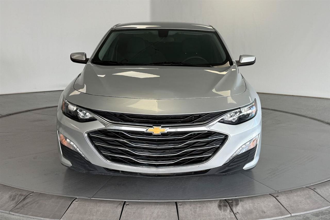 Used 2022 Chevrolet Malibu LT FWD image 2