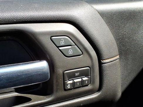 Used 2019 GMC Sierra 1500 AT4 w/ AT4 Preferred Package AWD/4WD image 11