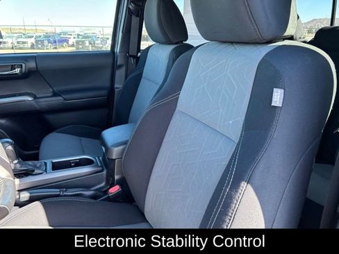 Used 2021 Toyota Tacoma TRD Off-Road w/ Technology Package image 12