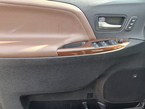 Certified 2020 Toyota Sienna Limited image 14