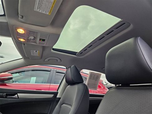 Used 2022 Volkswagen Passat 2.0T SE image 30