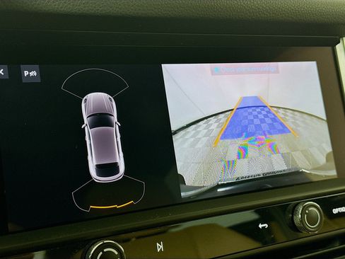 Certified 2022 Porsche Macan image 19