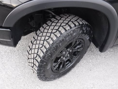 Used 2022 Chevrolet Silverado 1500 ZR2 w/ Technology Package image 29