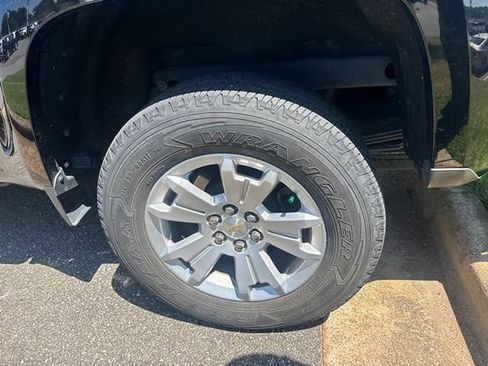 Used 2020 Chevrolet Colorado LT RWD image 7