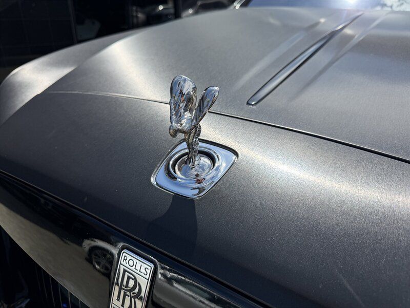 Used 2017 Rolls-Royce Wraith RWD image 3