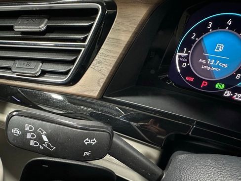 Used 2025 Volkswagen Atlas SE image 21