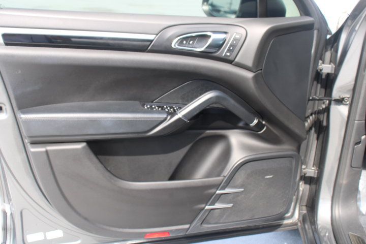 Used 2016 Porsche Cayenne AWD/4WD image 10