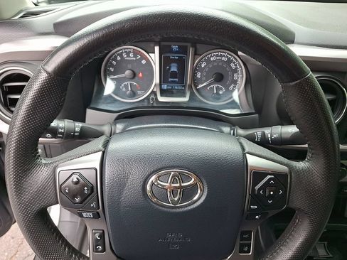 Used 2020 Toyota Tacoma SR5 AWD/4WD image 19
