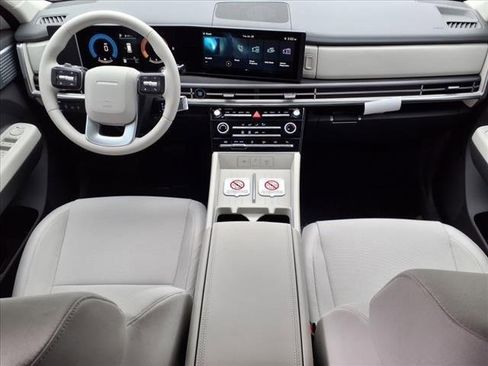 Used 2025 Hyundai Santa Fe SE image 7