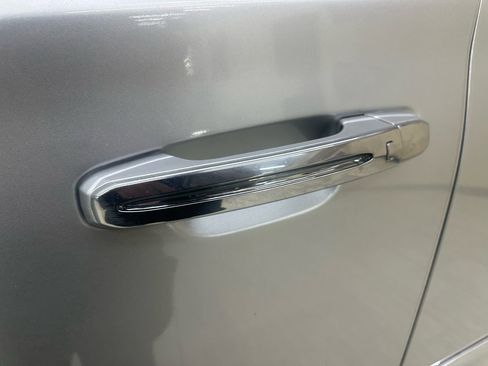 Used 2017 Cadillac Escalade Platinum image 15