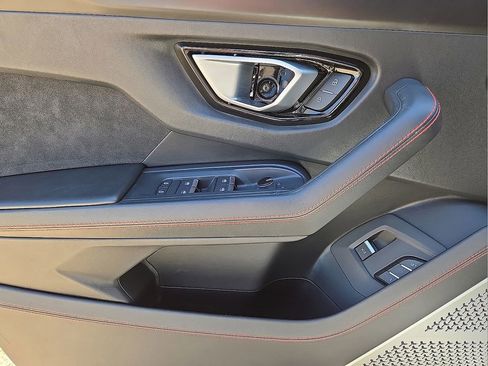 Used 2024 Lamborghini Urus S image 21