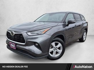Used 2025 Toyota Highlander LE FWD video 1
