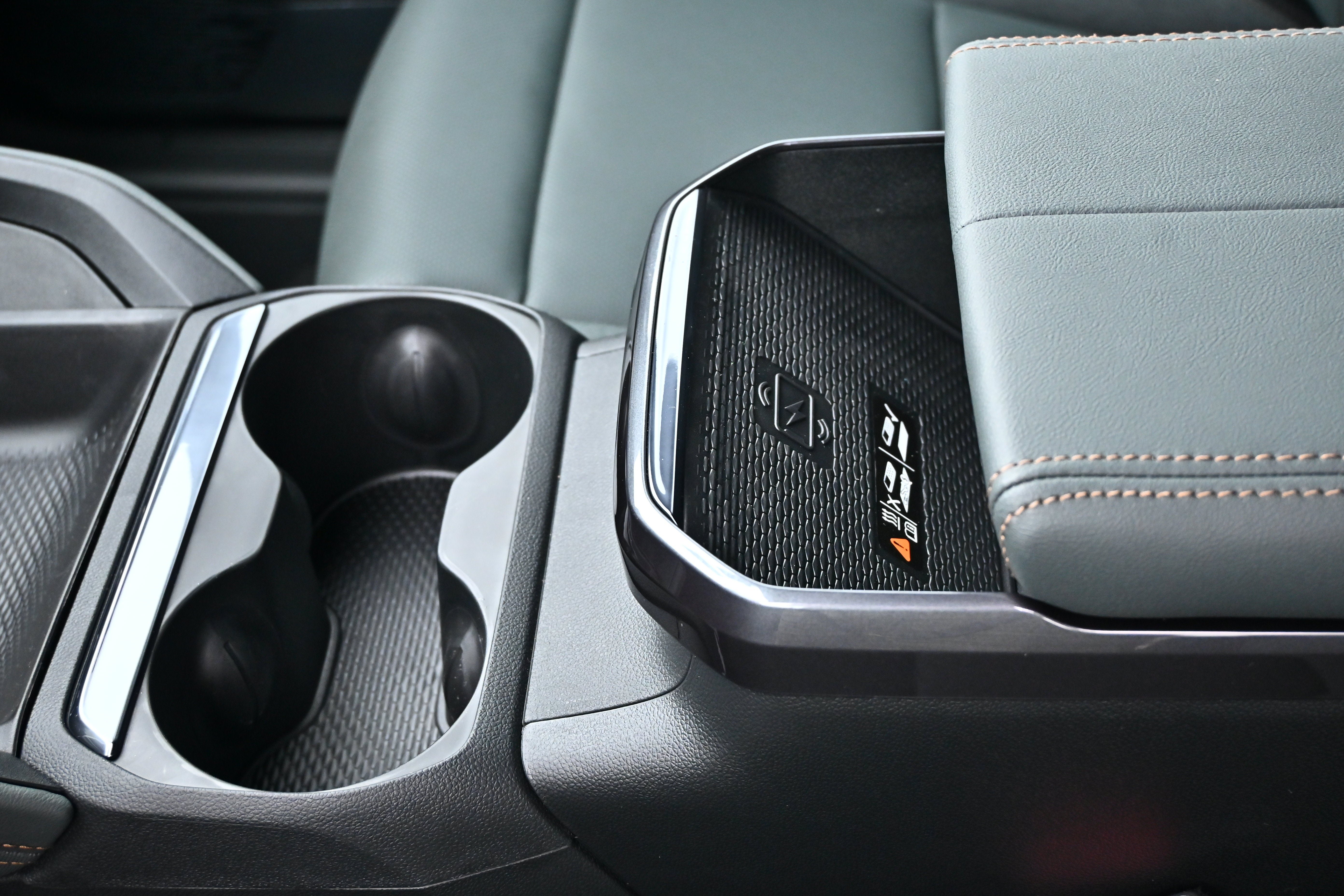 New 2027 GMC Terrain AT4 w/ Technology Package II AWD/4WD image 28