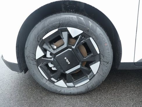 New 2025 Kia Carnival EX image 12