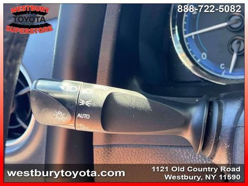 Used 2018 Toyota Corolla SE w/ Carpet Mat Package (TMS) FWD image 23