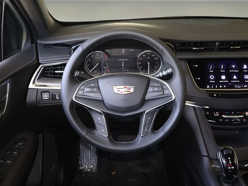 New 2026 Cadillac XT5 Luxury image 15