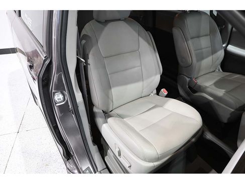 Used 2020 Toyota Sienna XLE FWD image 16