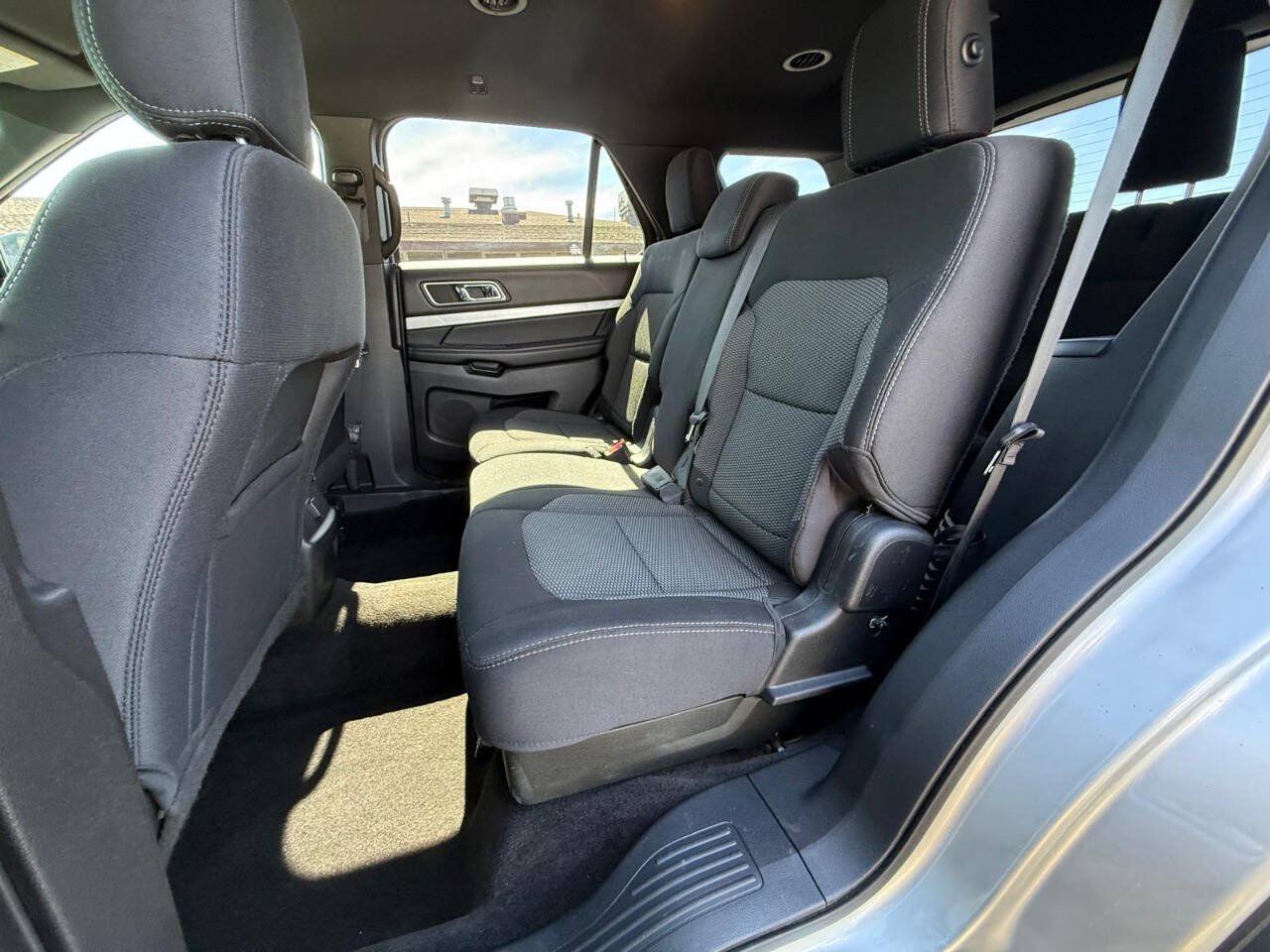 Used 2017 Ford Explorer XLT FWD image 10