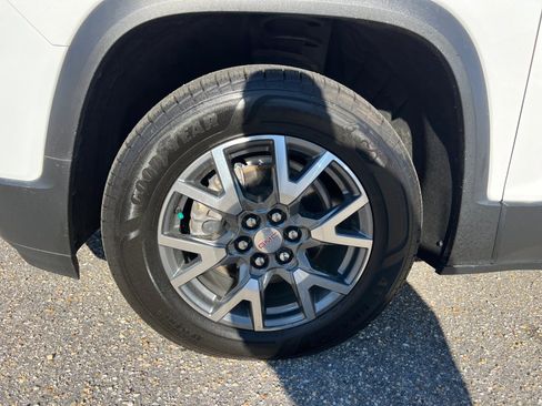 Used 2023 GMC Acadia SLT image 27