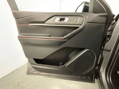 Used 2025 Ford Explorer ST-Line w/ ST-Line Street Pack AWD/4WD image 9