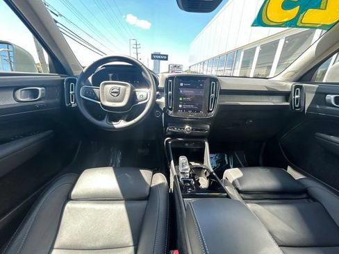 Certified 2025 Volvo XC40 B5 Plus AWD/4WD image 19
