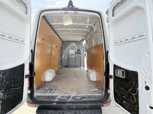Used 2015 Mercedes-Benz Sprinter 2500 image 37