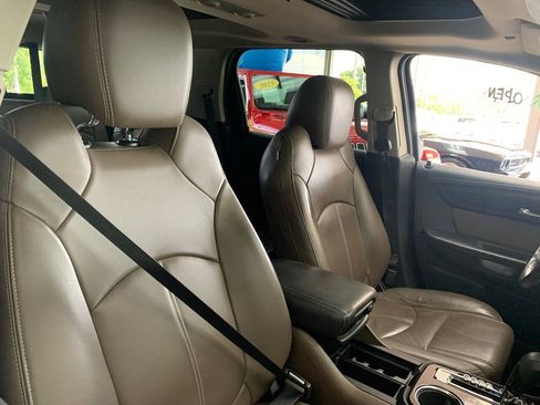 Used 2016 GMC Acadia SLT w/ Open Road Package FWD image 16