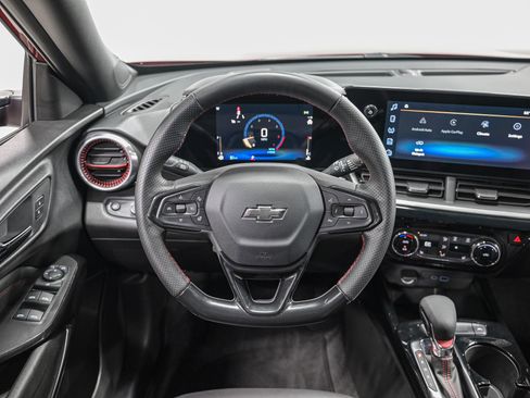 Used 2025 Chevrolet Trax RS w/ Driver Confidence Package image 16