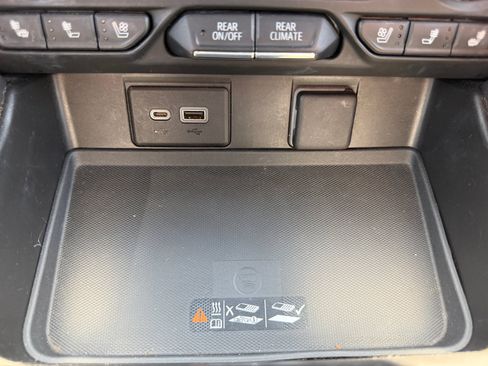 Used 2021 GMC Yukon XL SLT w/ Rear Media and Nav Package RWD image 16