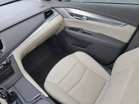 Used 2022 Cadillac XT5 Premium Luxury image 15