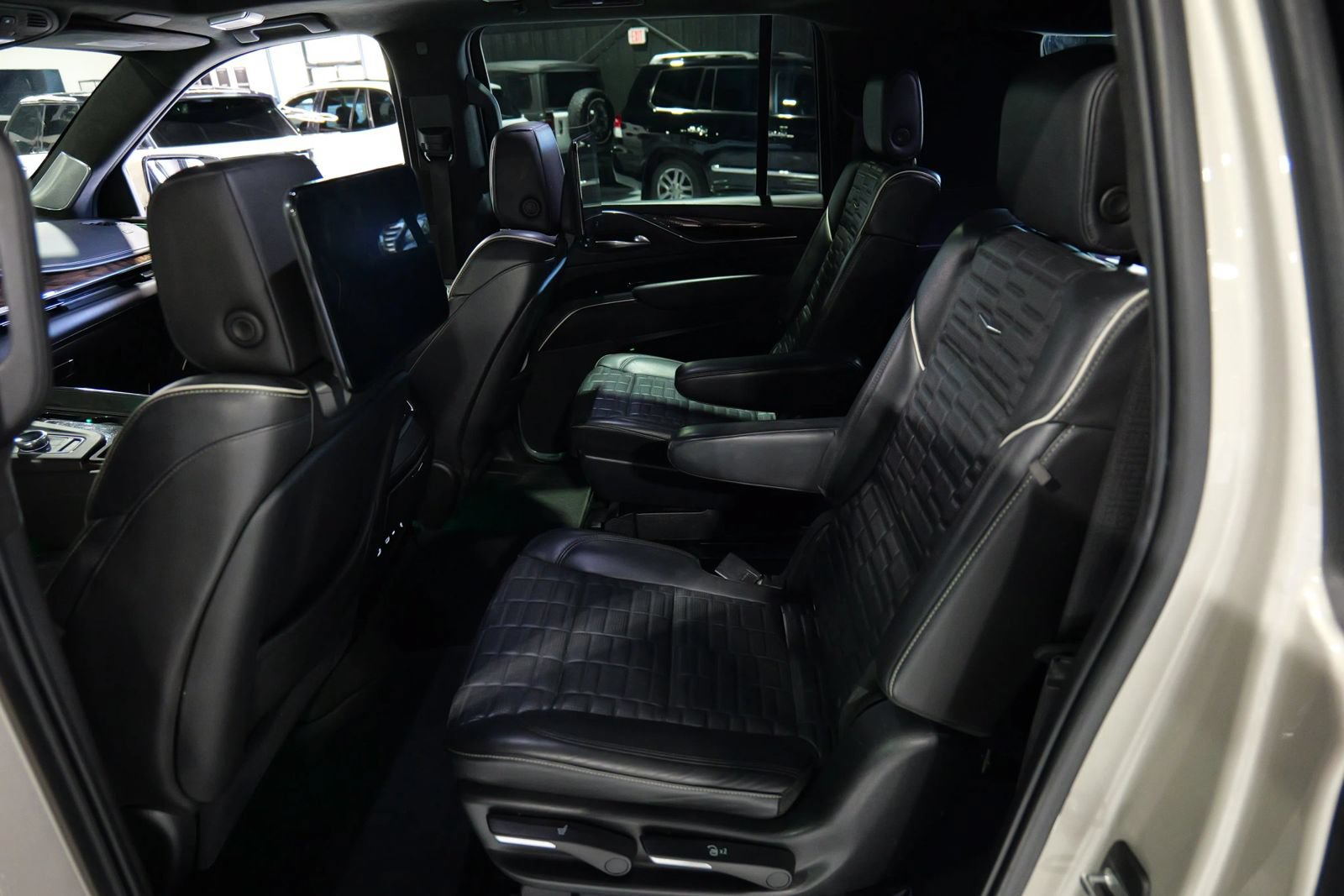 Used 2021 Cadillac Escalade ESV Premium Luxury Platinum AWD/4WD image 15