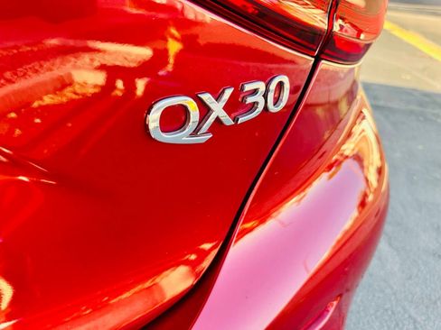 Used 2019 INFINITI QX30 w/ Navigation Package image 7