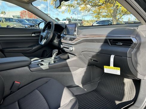 Used 2025 Nissan Altima 2.5 SV image 25